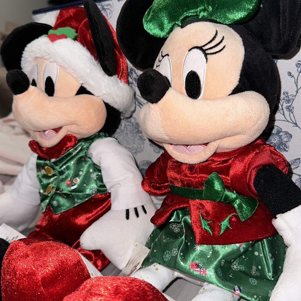 Disney Shop Exclusive Limited Edition 2019 Holiday Mickey Mouse Plush Doll 14"